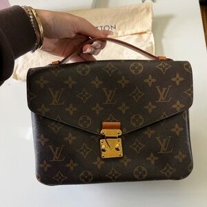 *SOLD*
Louis Vuitton Monogram Pochette Métis